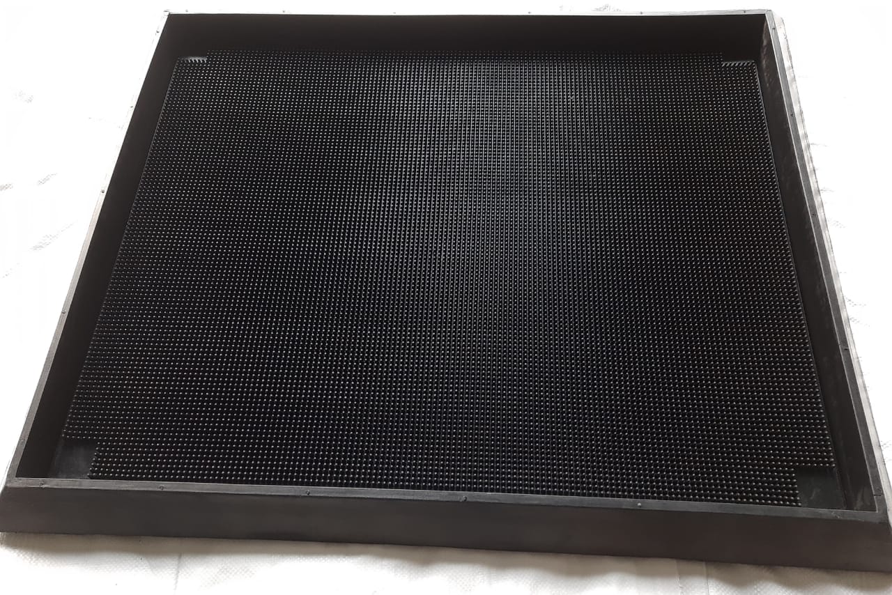 Alfombras picos Sanitarias marco negro 02